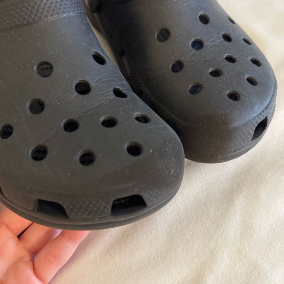 Crocs Classic Clogs Black Slip-On Comfort Shoes Unisex Size J6 / Women’s 8 - Picture 7 of 9